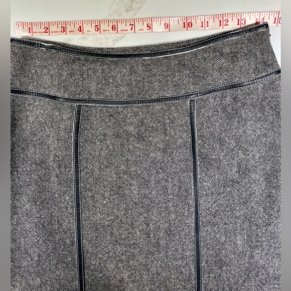 MICHAEL KORS Pencil Skirt Black/White Tweed, Size 2 - Picture 3 of 5